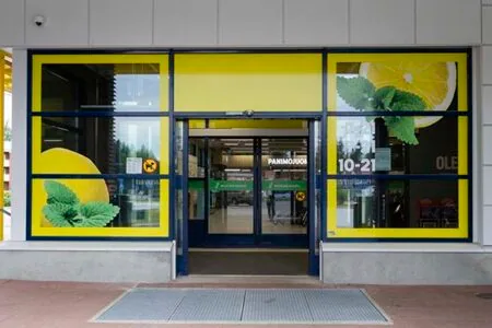 Yellow frame graphics with lemon and mint images on windows around a shop entrance
