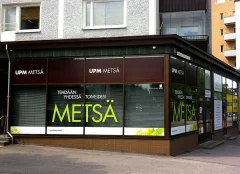 Large green Metsä lettering on the corner windows of a UPM Metsä office. Large green Metsä lettering on the corner windows of a UPM Metsä office.