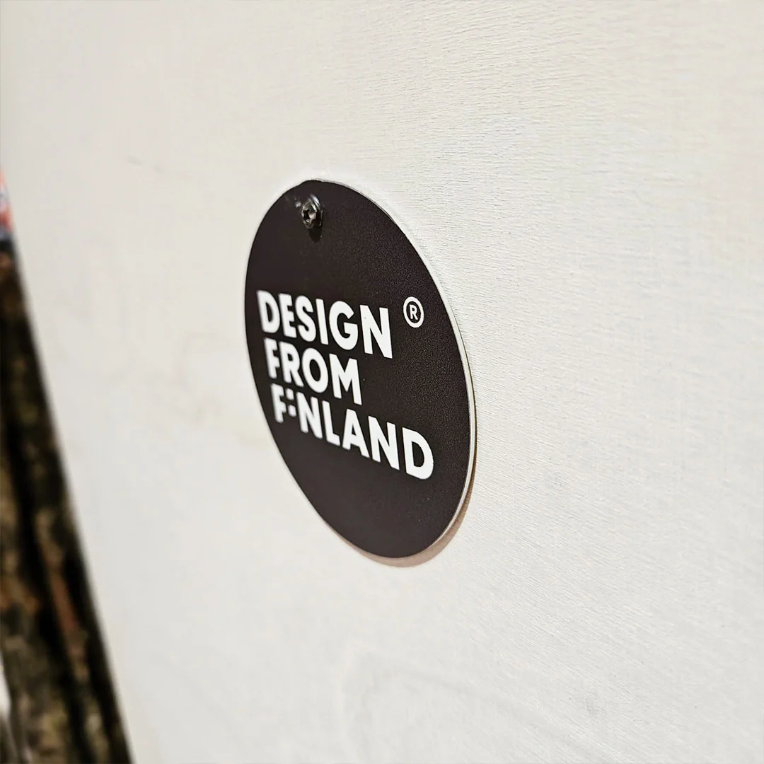 Musta Design from Finland -merkki Sastan vaaleassa myymäläkalusteessa