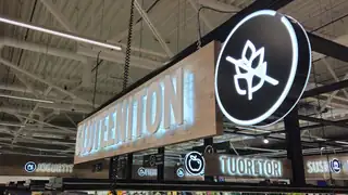 Valaistu Leipomo-opaste ja viljatunnus K-Citymarket Lempäälässä