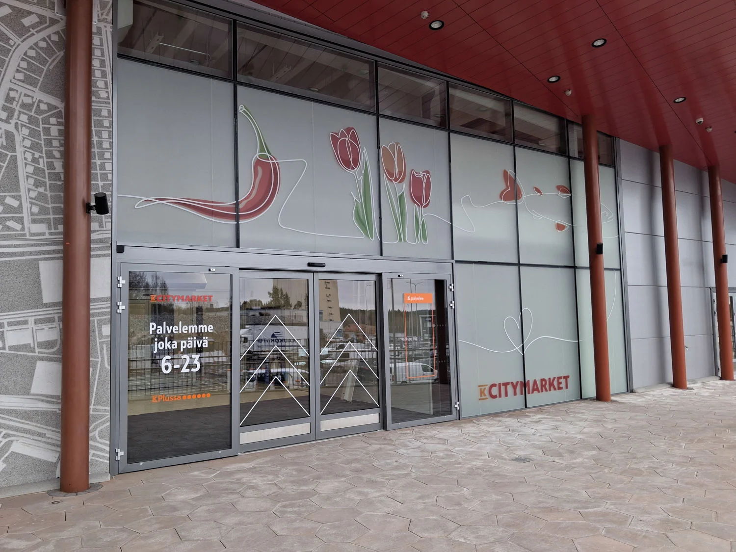 Kasviaiheiset ikkunateippaukset K-Citymarket Haapaniemen ovien ympärillä
